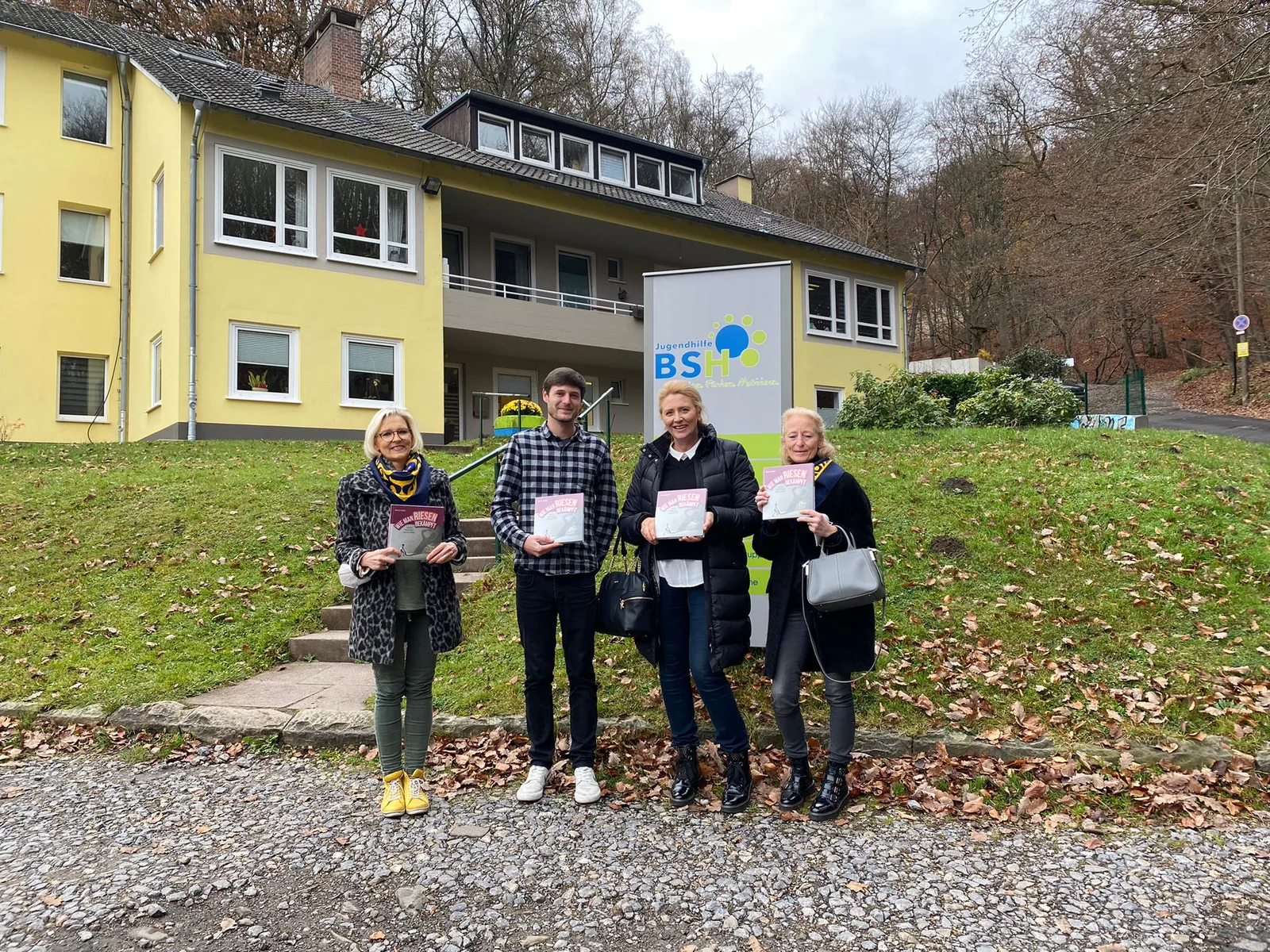 Buchübergabe